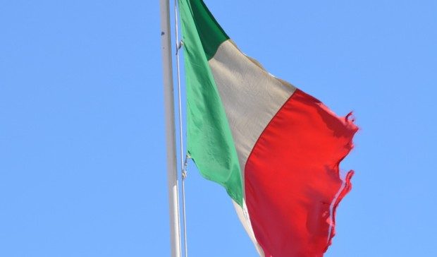 files bandiera italiana sgualcita