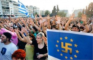 greci-in-piazza-ad-atene-con-una-bandiera-euro-nazi-foto-ap.aspx