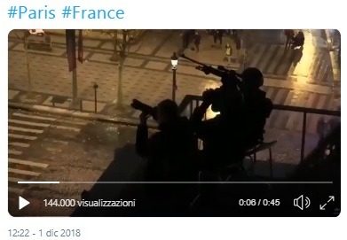Il video dei cecchini posizionati da Macron sui tetti durante la protesta dei gilet gialli: stessa trama delle proteste di Maidan? Sarà guerra civile?