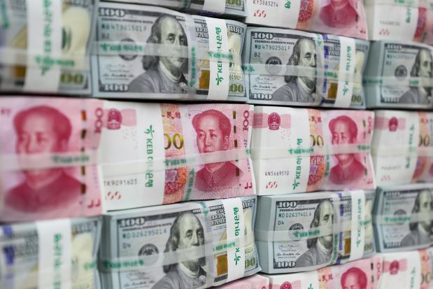 Cina: fuga investitori esteri e boom dei buyback, ma intanto lo Yuan si svaluta e le banche pongono limiti ai prelievi in dollari