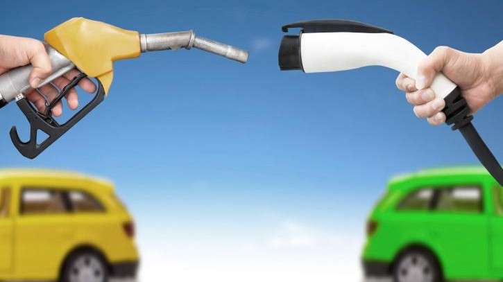 auto benzina vs auto elettrica
