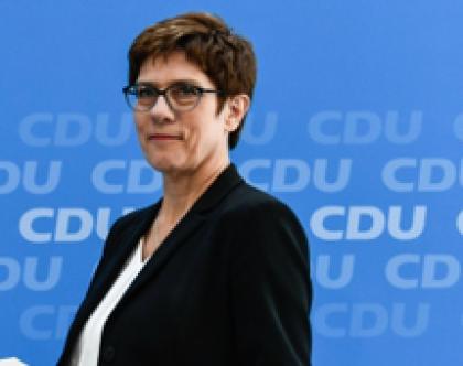 GERMANIA: Kramp-Karrenbauer lascia, CDU nel caos