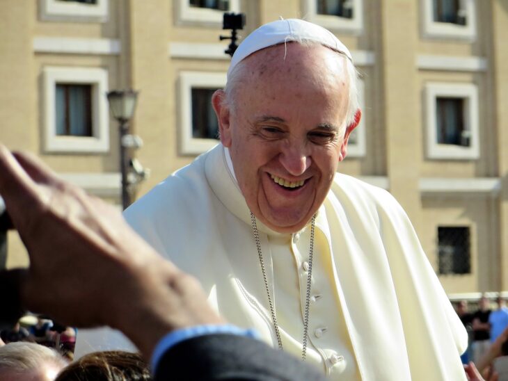 Il papa, il “mondo” e quel funerale alla dottrina sociale della Chiesa