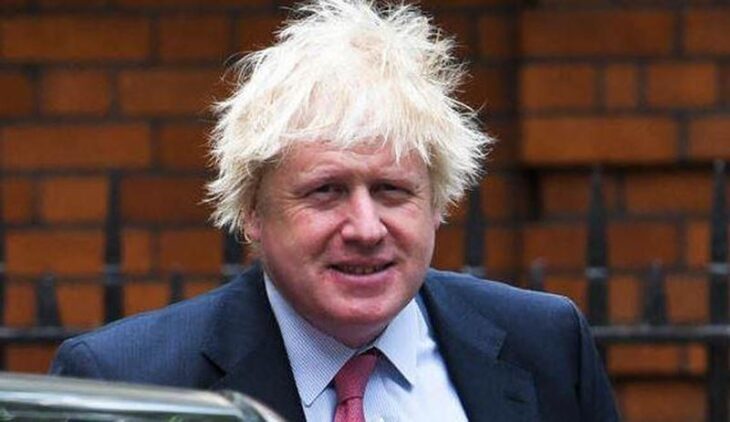 Boris Johnson: in UK cadono teste per salvare la sua