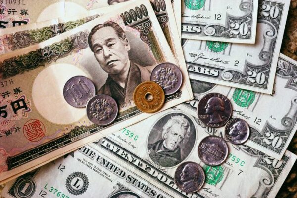 Yen Will The Bank Of Japan Finally Intervene In Defense Economic   Yen Dollar Bills 600x400 