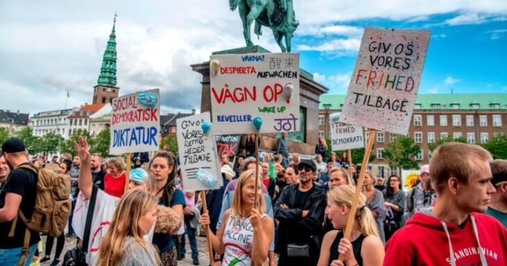 Dopo giorni di proteste, la Danimarca ritira la Legge per la vaccinazione obbligatoria