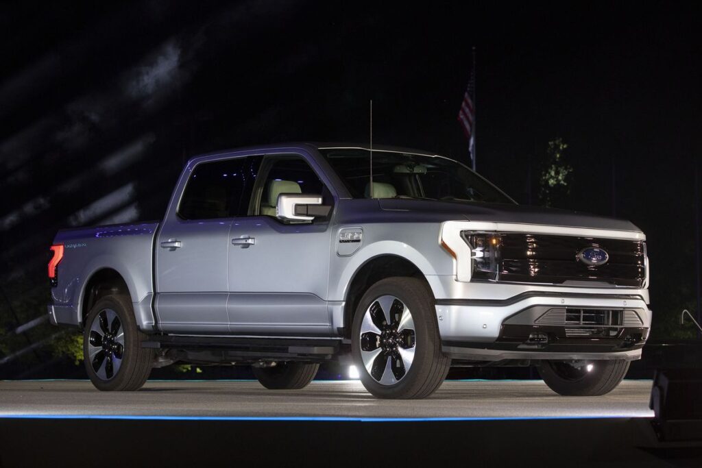 Ford F150 electric 40,000 orders for the legendary US pickup in just a