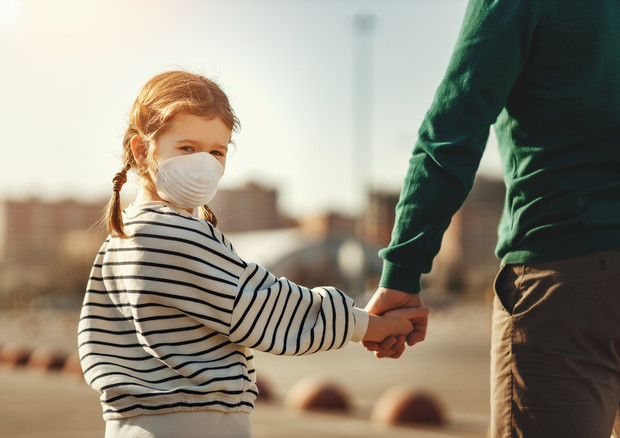 Le mascherine indossate dai bambini? Pieni di patogeni pericolosi