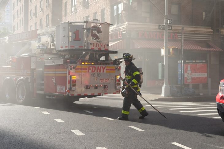 Obbligo vaccinale? Chiudono 26 stazioni dei pompieri a New York