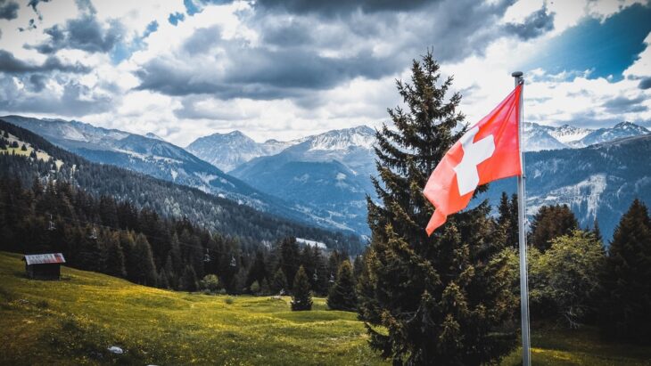 Referendum: la Svizzera conferma il SI al pass Covid-19