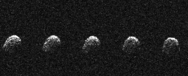 Sabato un asteroide passerà pericolosamente vicino alla terra. Nuove speranze…
