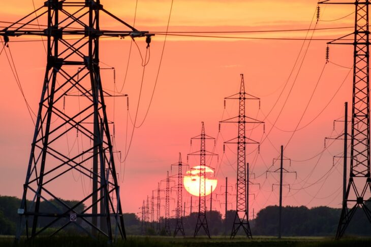 Regno Unito: ad aprile aumenterà il prezzo massimo per l’elettricità. Intanto saltano le società elettriche
