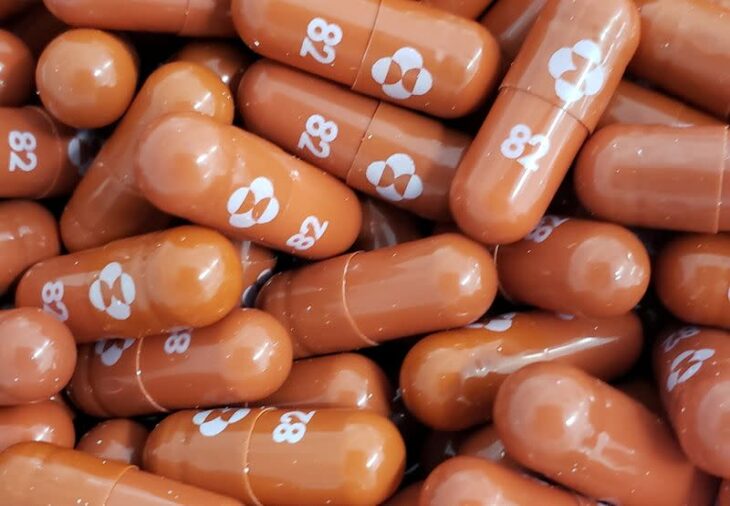 La FDA potrebbe approvare oggi le pillole anti-covid