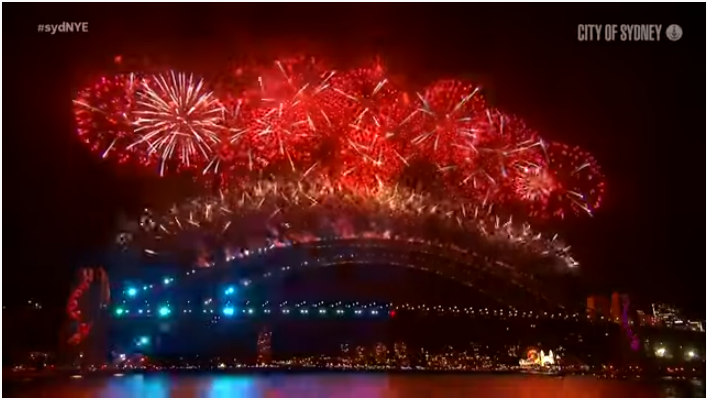 Sydney: decine di migliaia di persone assistono ai fuochi d’artificio