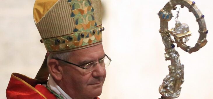 Scisma tra religione vaccinale e religione cattolica: vescovo sospende prete no-vax