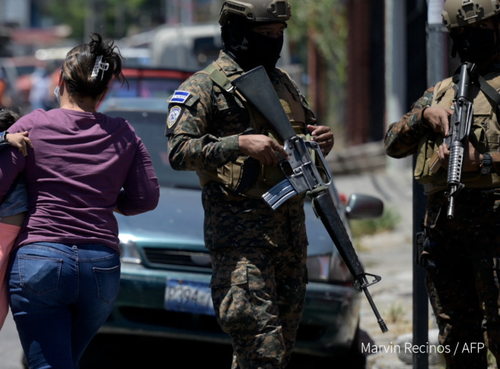 Stato di emergenza: El Salvador attiva l’esercito in un’ondata di violenza