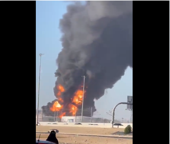Bruciano gli impianti Aramco a Jeddah: attacco Houthi, e piove sul bagnato