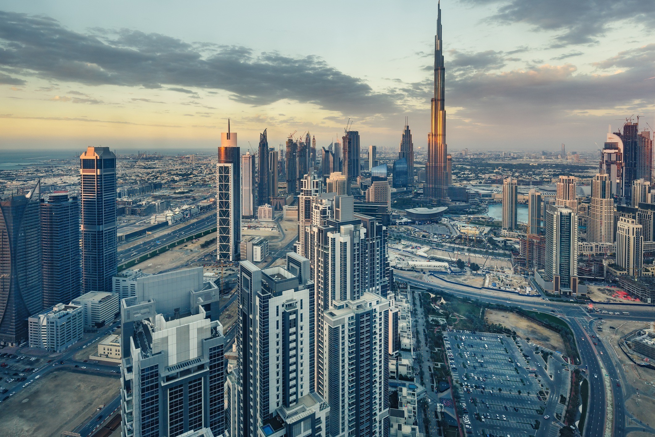 Население дубая 2024. Elevate Дубай. Население Дубая на 2023 год. Эмираты население измерение. Дубай услуги.