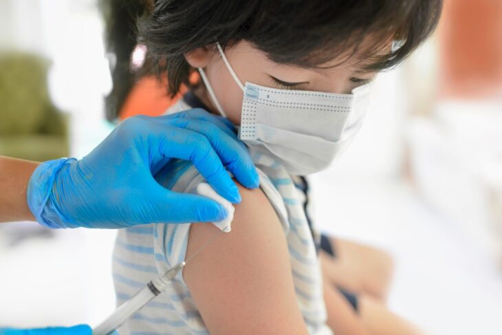 Vaccini cinesi: il dramma dei genitori con i bambini che sviluppano la leucemia