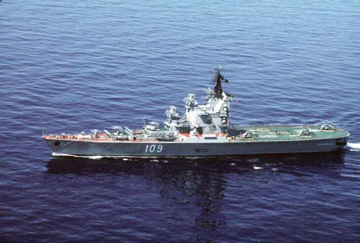 L’incrociatore russo Mosckva in fiamme. Missile ucraino, e quale, o