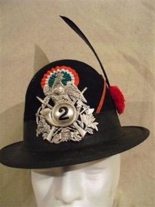 Cappelli e magliette degli alpini contraffatti, all'Adunata sequestrati  1.200 gadget delle Penne nere - il Dolomiti