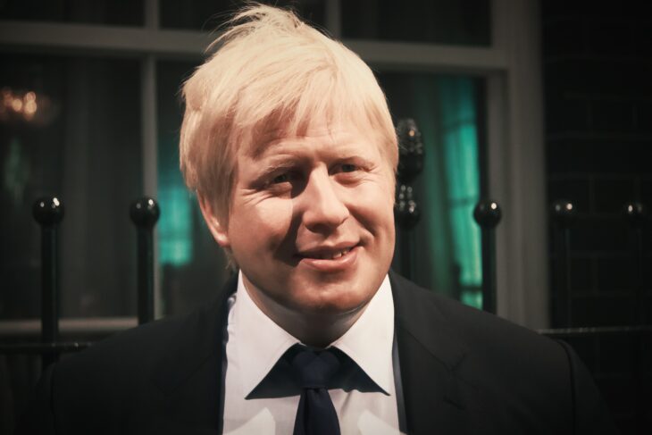 Boris Johnson ottiene la fiducia e rimane primo ministro, ma restano i ribelli