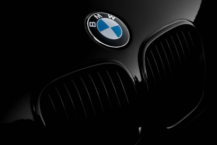 BMW vuole che sottoscriviate un abbonamento per usare i sedili riscaldabili della vostra auto! Un futuro in cui non avete niente e affittate tutto