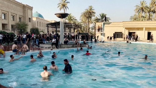 Baghdad si avvia ad essere la nuova Kabul? Scontri, caos e parlamento occupato per l’estromissione del politico sciita