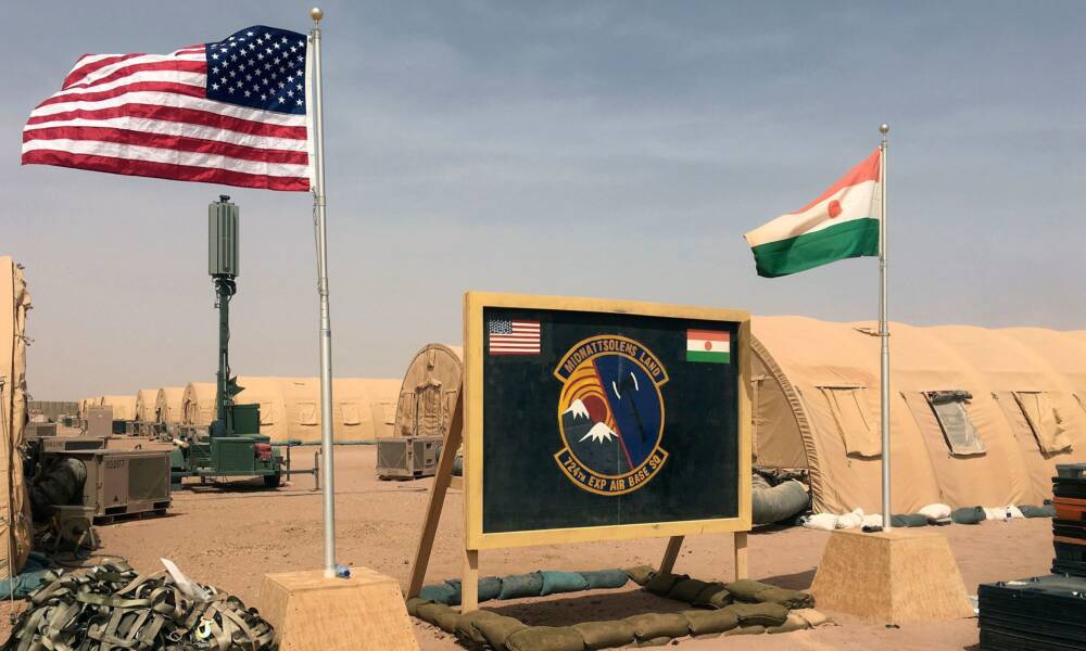 Bandiere di Niger e USA