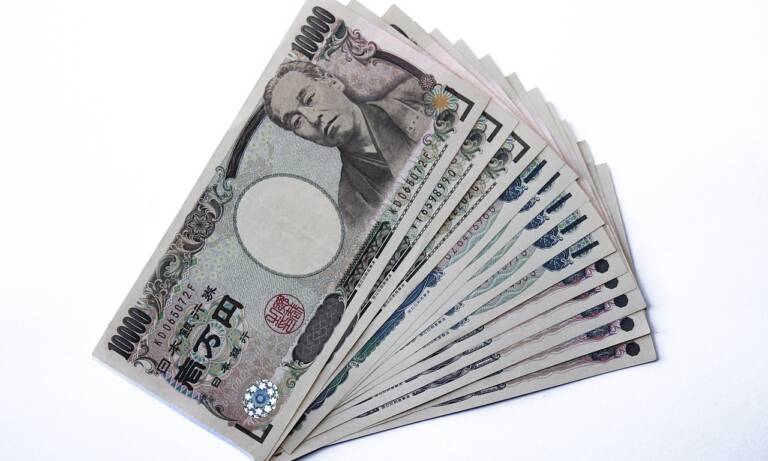 Yen banknotes