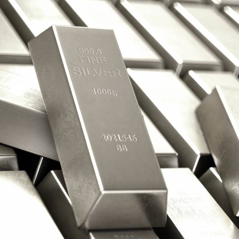 Oro e Argento: La Previsione di UBS su Nuovi Record tra Tensioni e Tassi Reali