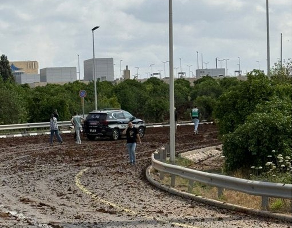 Missile Houthi buca le difese aeree israeliane e colpisce vicino all’Aereoporto Ben Gurion