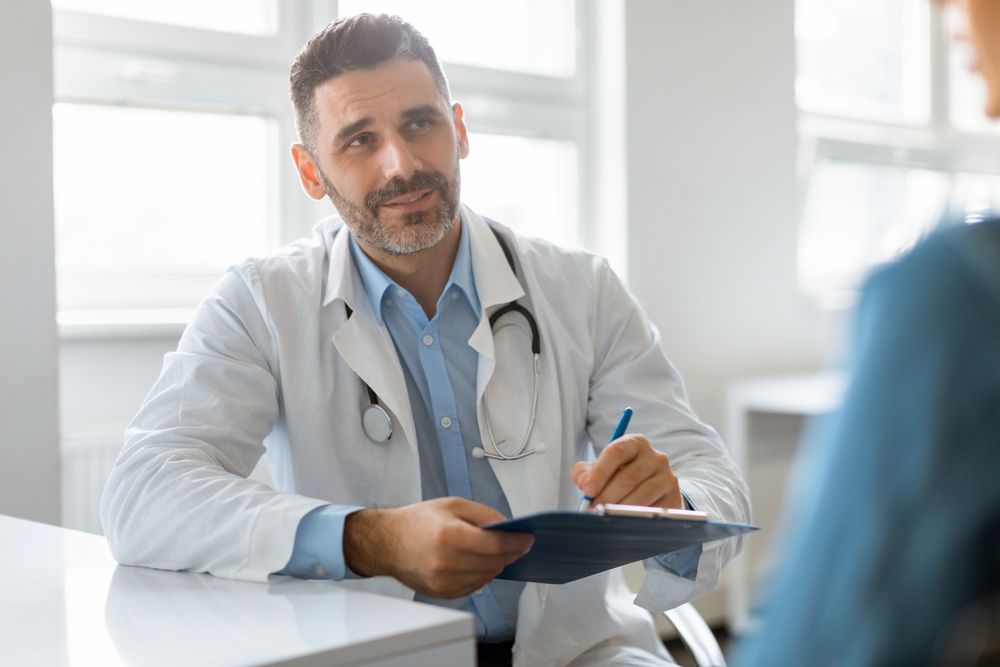 Medico con paziente