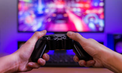 Gamer con joypad