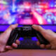 Gamer con joypad