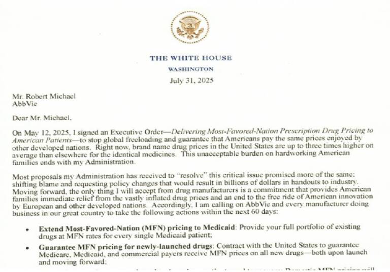 Non solo dazi: Trump lancia l’ultimatum a Big Pharma: “Abbassate i prezzi dei farmaci o interverrò”