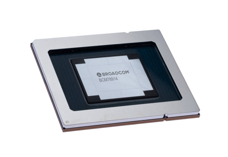 L’IA non è solo Nvidia. Broadcom lancia la sfida su due fronti: networking e chip custom per OpenAI