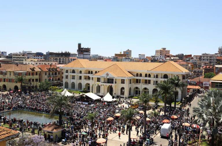 Madagascar: la “Gen Z” fa cadere un altro governo. La Francia offre il passaggio per la fuga