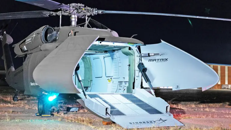 Il Black Hawk va in pensione? No, si guida da solo e diventa un “mostro” da carico e d’attacco