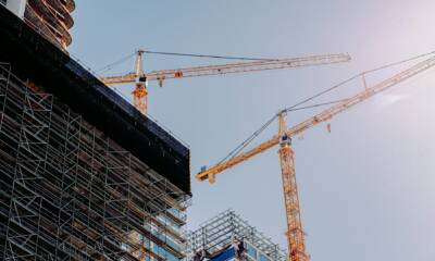 Cantiere edile con gru