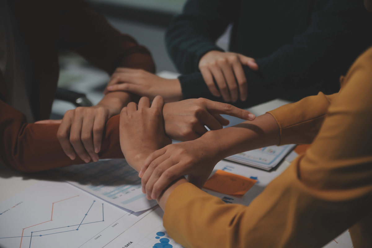 Persone al lavoro in ufficio