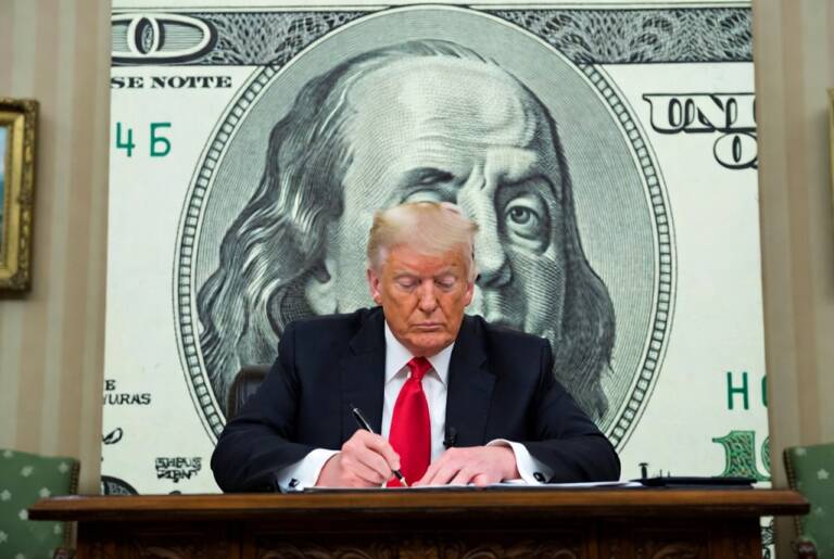 La firma di Trump sui dollari americani: rottura storica per i 250 anni degli Stati Uniti