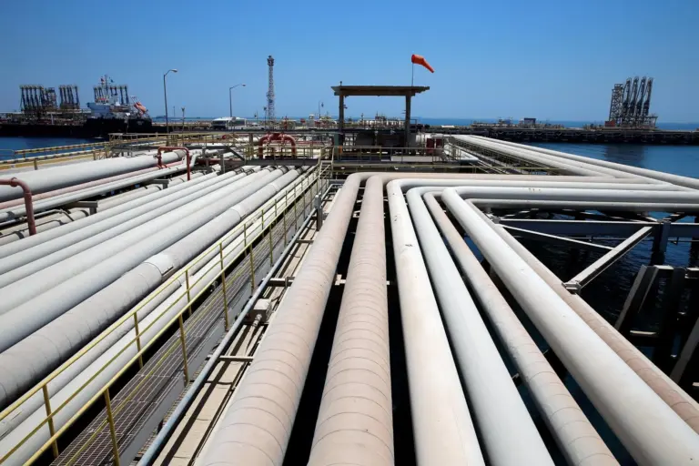 Gli EAU bypassano Hormuz: il raddoppio dell’oleodotto Est-Ovest è al 50% di realizzazione