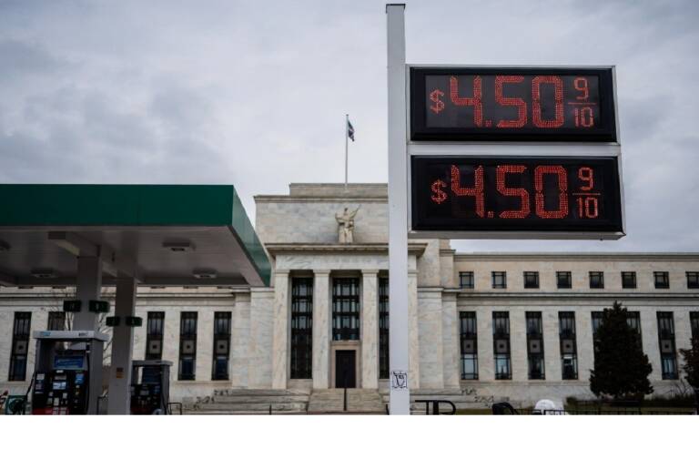 Usa, l’inflazione torna a mordere al 3,3%: la colpa è dell’energia (e dell’Iran). Il dilemma della Fed