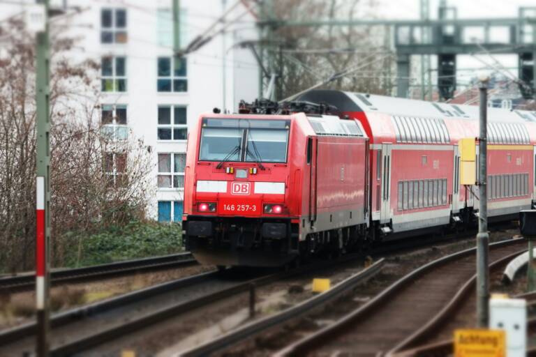 Limite a 120 km/h per i treni? La Germania ostaggio del “culto della lentezza”
