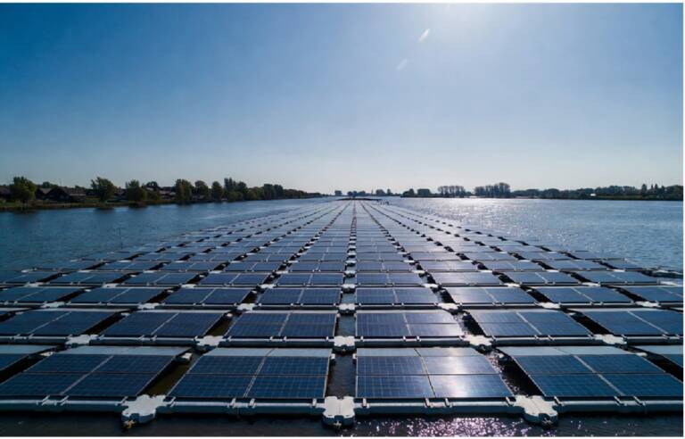 Il solare “Prende il largo”: perché il fotovoltaico galleggiante batte quello terrestre per rendimento