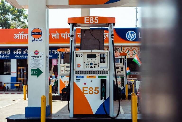 L’India prova a fare a meno del petrolio con l’E85, ma a che