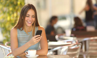 Ragazza con smartphone