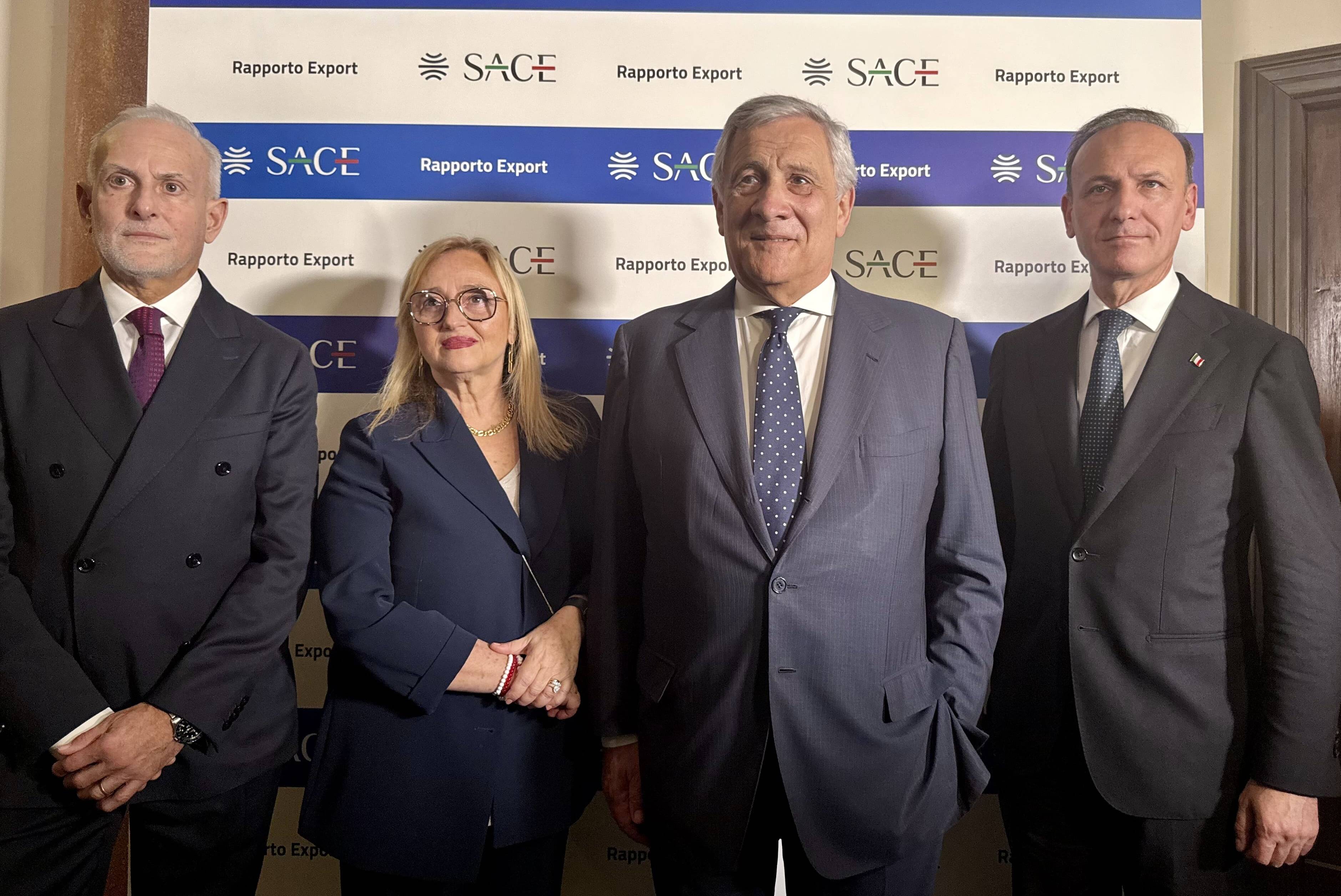 Presentazione del Rapporto Export 2026 di SACE - da sx Michele Pignotti, AD SACE On.Lucia Albano, Sottosegretario Ministero dell’Economia e delle Finanze On.Antonio Tajani, Vicepresidente del Consiglio dei Ministri e Ministro degli Affari Esteri e della Cooperazione Internazionale Guglielmo Picchi, Presidente SACE