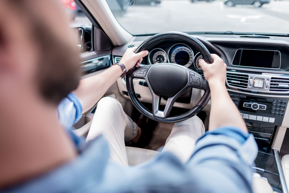 Uomo al volante